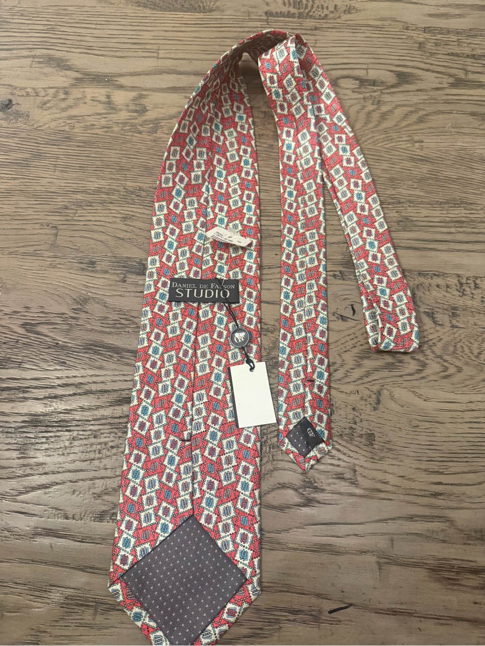 Daniel De Fasson Classic Geometric Silk Necktie in Coral and Cream - Unbranded
